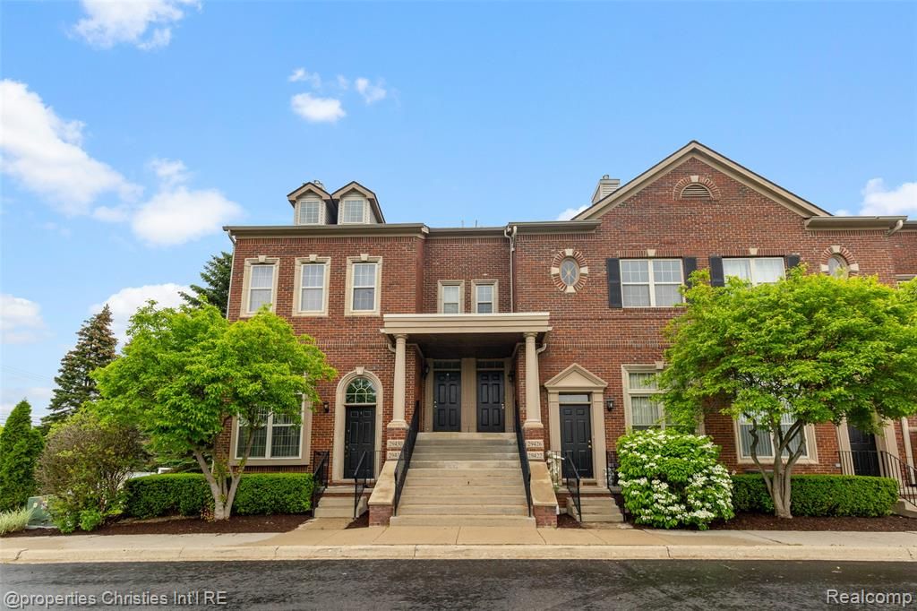 29426 Glenoaks, Farmington Hills, MI 48334