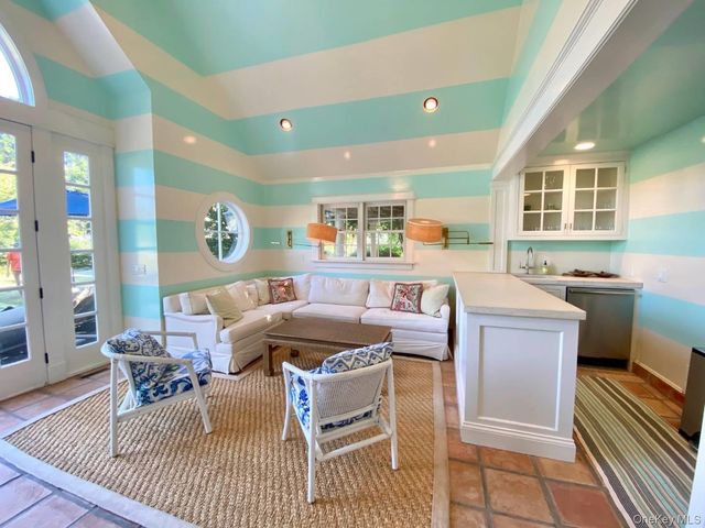 20 Quogue Street, Quogue, NY 11959