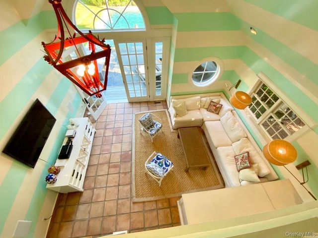 20 Quogue Street, Quogue, NY 11959