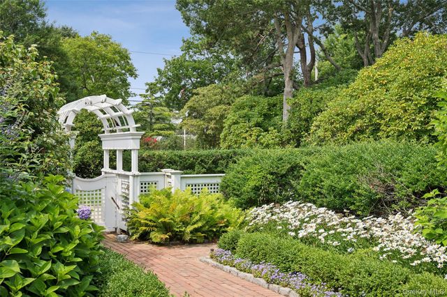 20 Quogue Street, Quogue, NY 11959