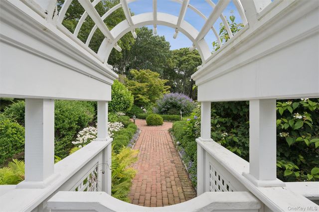 20 Quogue Street, Quogue, NY 11959