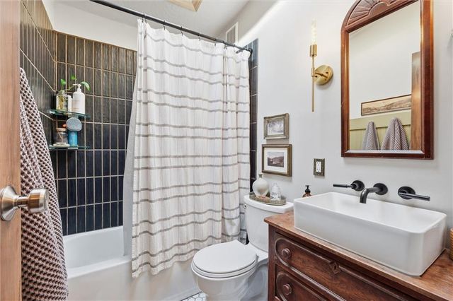 9938 Fair Lane Road, Lenexa, KS 66215