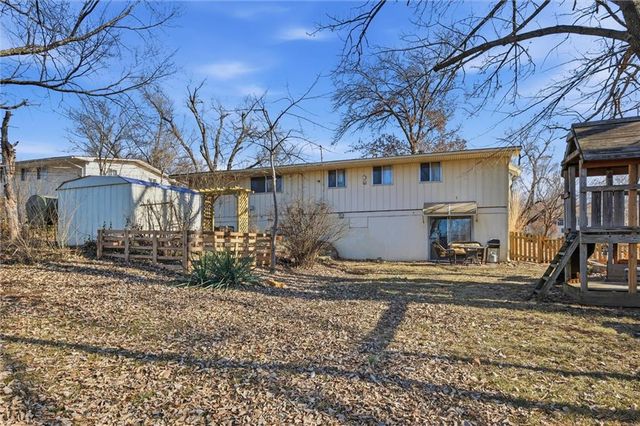 9938 Fair Lane Road, Lenexa, KS 66215