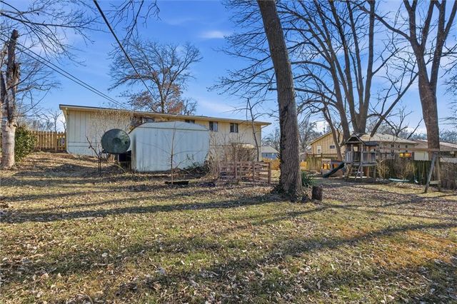 9938 Fair Lane Road, Lenexa, KS 66215