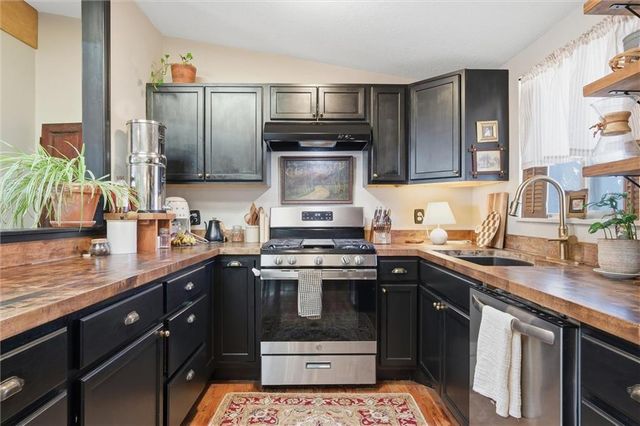 9938 Fair Lane Road, Lenexa, KS 66215