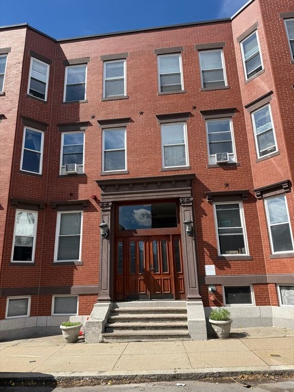 330 Summit Ave 104, Boston, MA 02135