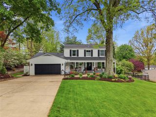 2344 Southwood Dr, Upper St Clair, PA 15241