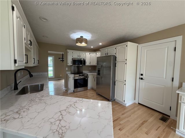1 Meadow Ridge Drive, Hurricane, WV 25526