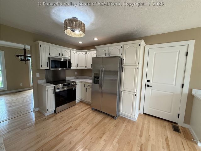 1 Meadow Ridge Drive, Hurricane, WV 25526