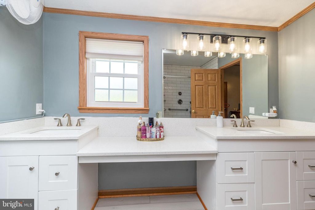 3000 WALNUT LN, Telford, PA 18969