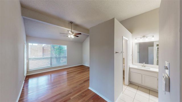 3303 Golden Trails Drive 101, Houston, TX 77345