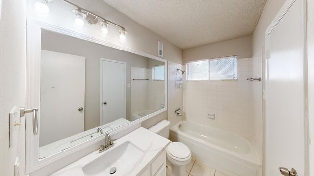 3303 Golden Trails Drive 101, Houston, TX 77345