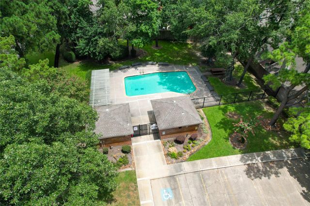 3303 Golden Trails Drive 101, Houston, TX 77345