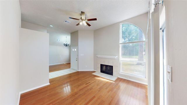 3303 Golden Trails Drive 101, Houston, TX 77345
