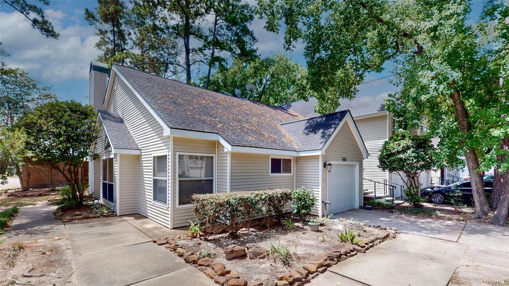 3303 Golden Trails Drive 101, Houston, TX 77345