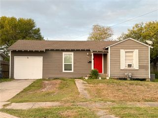 4701 Easter Dr, Corpus Christi, TX 78415