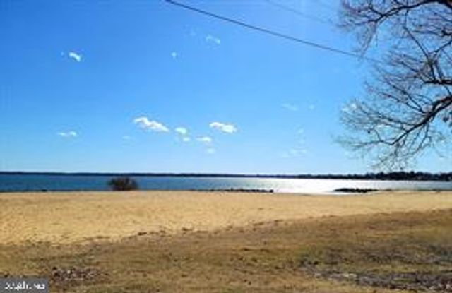 1101 DAVIS ST, Colonial Beach, VA 22443