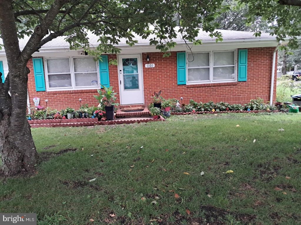 1101 DAVIS ST, Colonial Beach, VA 22443