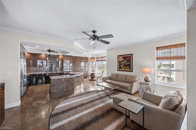285 Grande WAY 501, Naples, FL 34110
