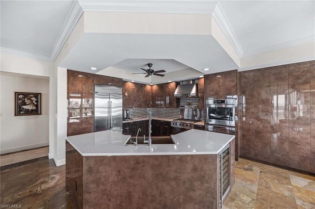 285 Grande WAY 501, Naples, FL 34110