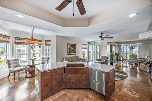 285 Grande WAY 501, Naples, FL 34110