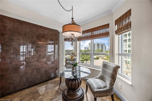 285 Grande WAY 501, Naples, FL 34110