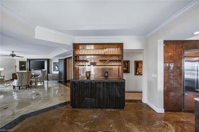 285 Grande WAY 501, Naples, FL 34110