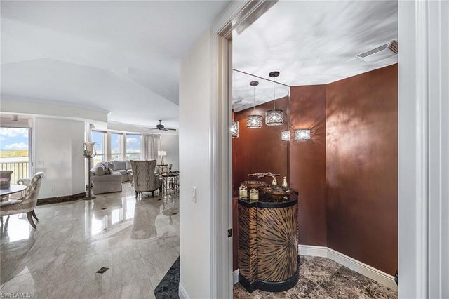 285 Grande WAY 501, Naples, FL 34110