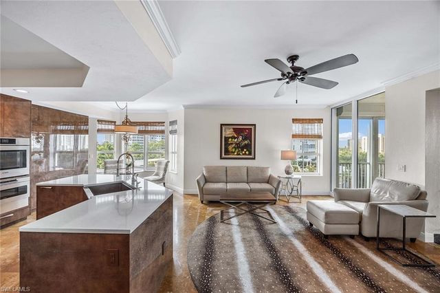 285 Grande WAY 501, Naples, FL 34110
