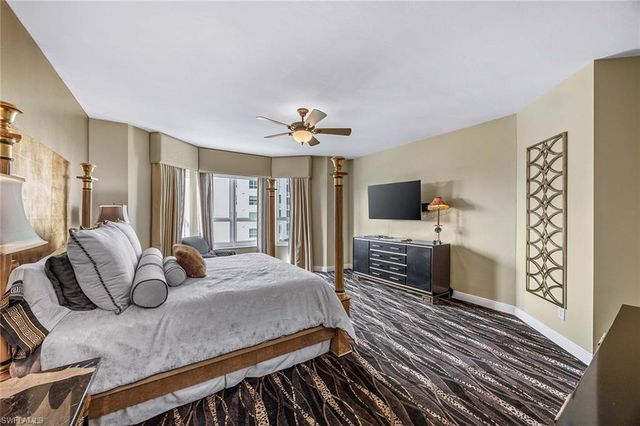 285 Grande WAY 501, Naples, FL 34110