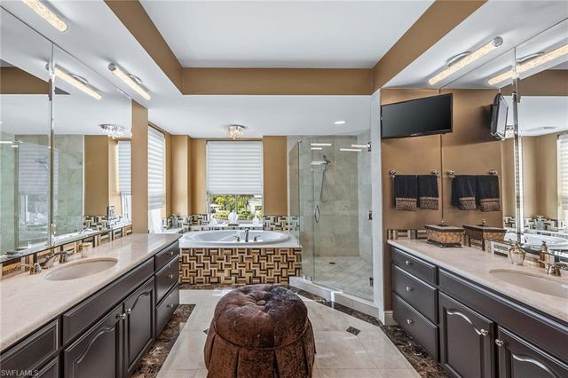 285 Grande WAY 501, Naples, FL 34110