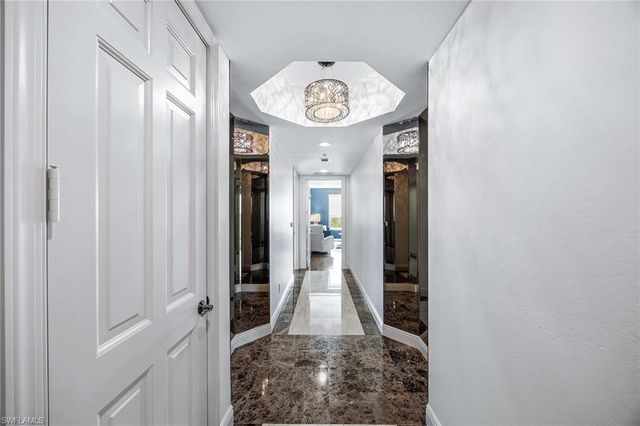 285 Grande WAY 501, Naples, FL 34110