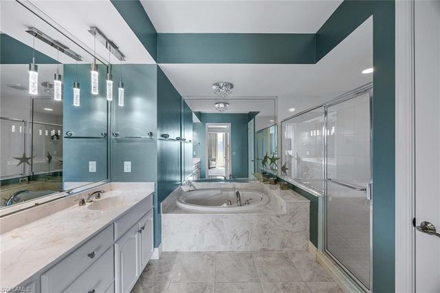 285 Grande WAY 501, Naples, FL 34110