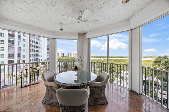 285 Grande WAY 501, Naples, FL 34110
