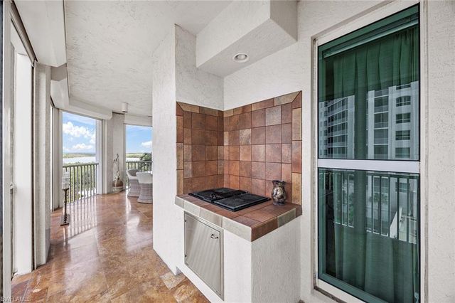 285 Grande WAY 501, Naples, FL 34110