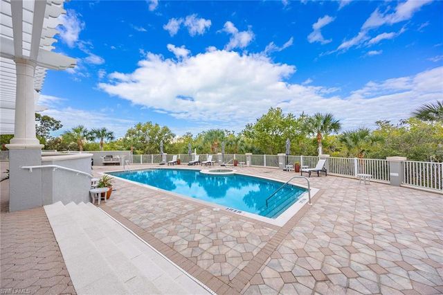285 Grande WAY 501, Naples, FL 34110