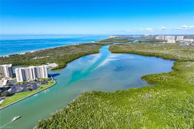 285 Grande WAY 501, Naples, FL 34110