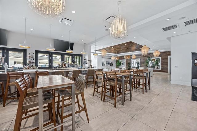 285 Grande WAY 501, Naples, FL 34110