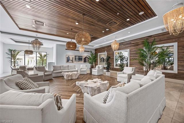285 Grande WAY 501, Naples, FL 34110