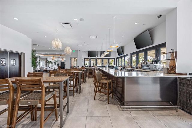 285 Grande WAY 501, Naples, FL 34110