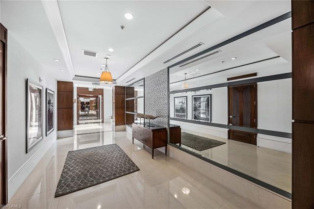285 Grande WAY 501, Naples, FL 34110