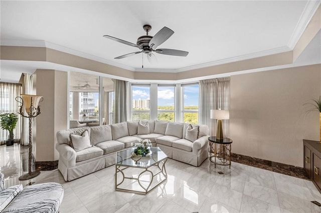 285 Grande WAY 501, Naples, FL 34110