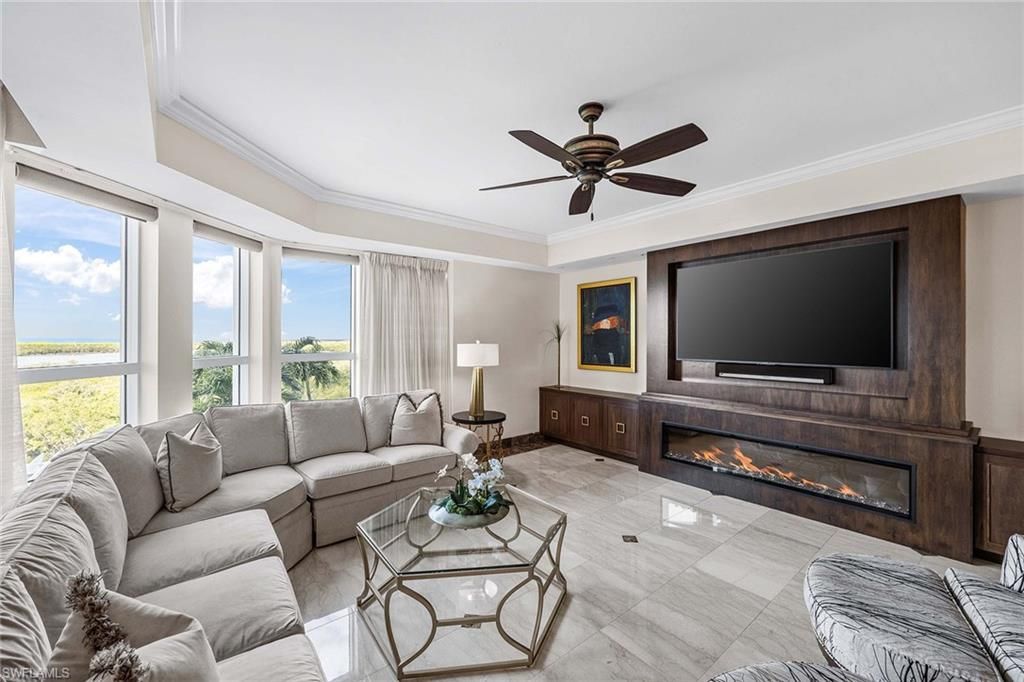 285 Grande WAY 501, Naples, FL 34110