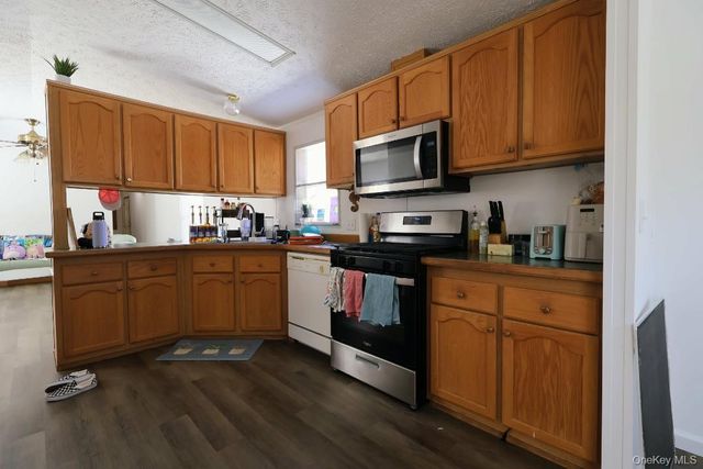 20 Oak St, Wurtsboro, NY 12790