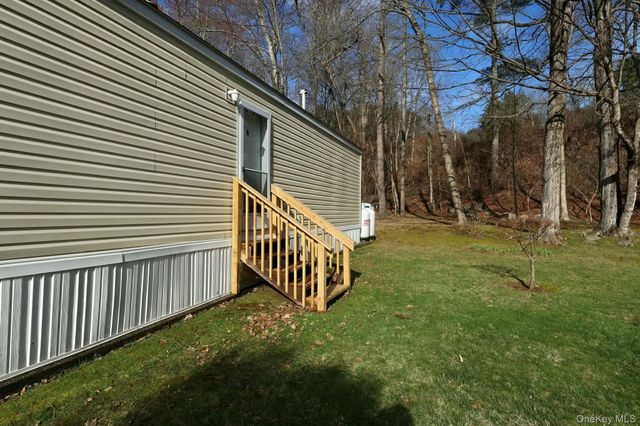 20 Oak St, Wurtsboro, NY 12790