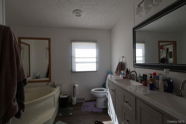 20 Oak St, Wurtsboro, NY 12790