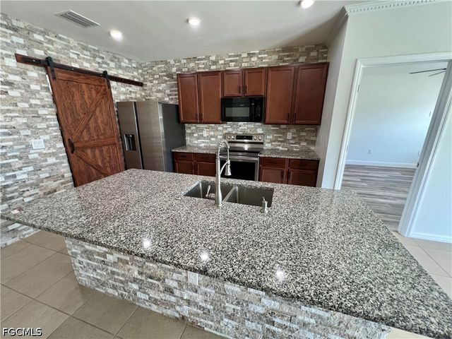 10293 Silver Pond LN, Lehigh Acres, FL 33936