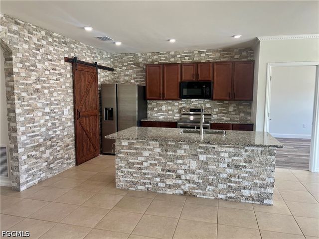 10293 Silver Pond LN, Lehigh Acres, FL 33936