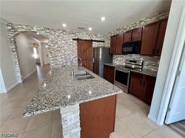 10293 Silver Pond LN, Lehigh Acres, FL 33936