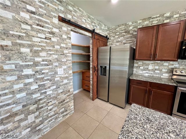 10293 Silver Pond LN, Lehigh Acres, FL 33936